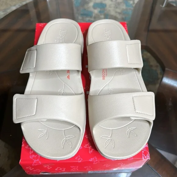 Algeria Orbyt Miami Beach Sandal‎ Tan in color w/ floral bottom Sz 10.5- 11 NEW - Picture 3 of 10